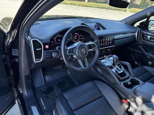 2023 Porsche Cayenne Platinum Edition