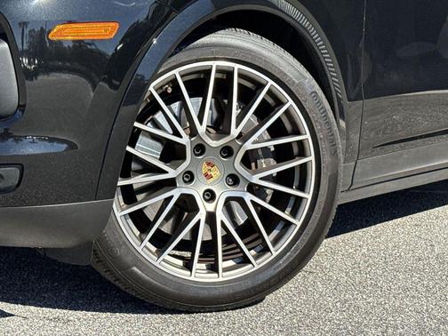 2023 Porsche Cayenne Platinum Edition