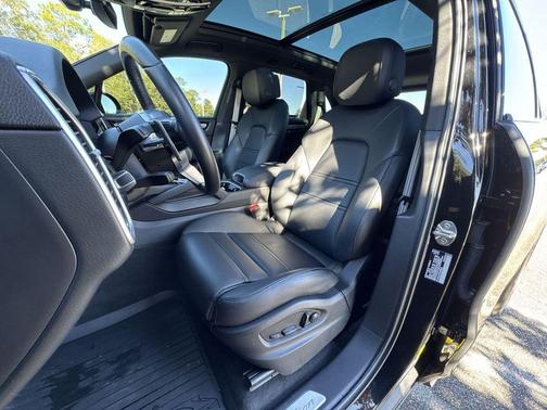 2023 Porsche Cayenne Platinum Edition