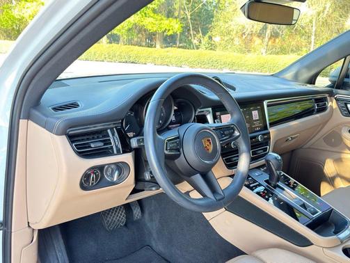2023 Porsche Macan 