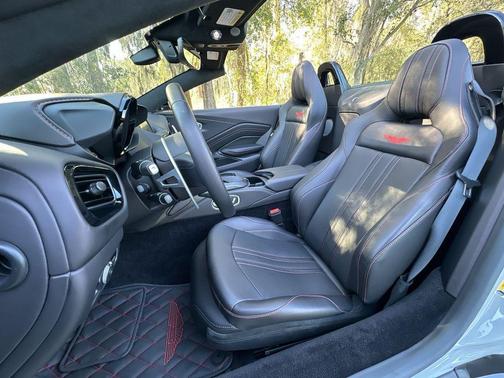 2023 Aston Martin Vantage Roadster