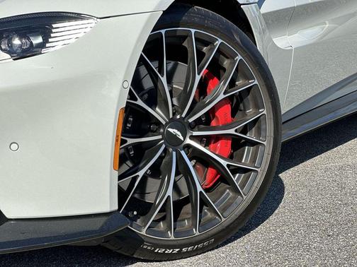 2023 Aston Martin Vantage Roadster