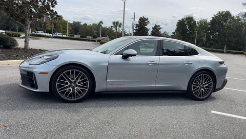 2026 Porsche Panamera 4