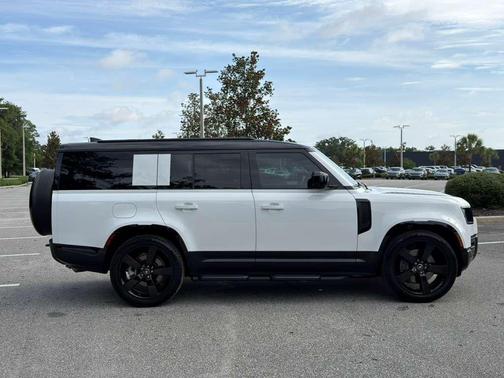 Fuji White 2025 Land Rover Defender 130 P400 X-Dynamic SE