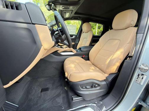 Dolomite 2026 Porsche Cayenne Cayenne