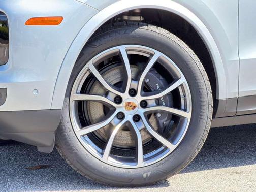 Dolomite 2026 Porsche Cayenne Cayenne