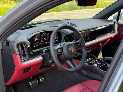Dolomite 2026 Porsche Cayenne S