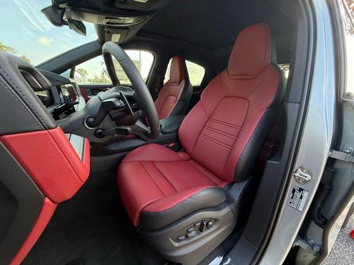 Dolomite 2026 Porsche Cayenne S