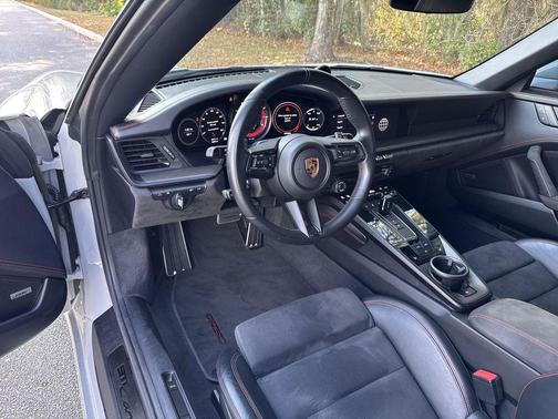 2022 Porsche 911 Carrera GTS