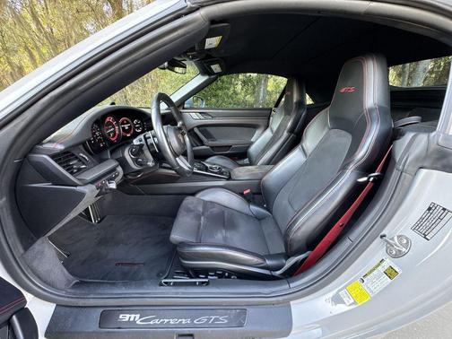 2022 Porsche 911 Carrera GTS
