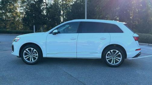 2025 Audi Q7 55 Premium Plus