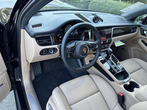 Jet Black 2026 Porsche Macan Macan