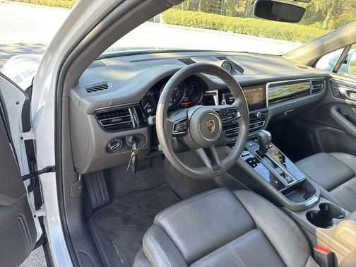 2024 Porsche Macan 