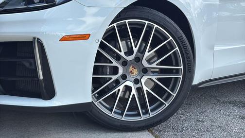 2025 Porsche Panamera 4
