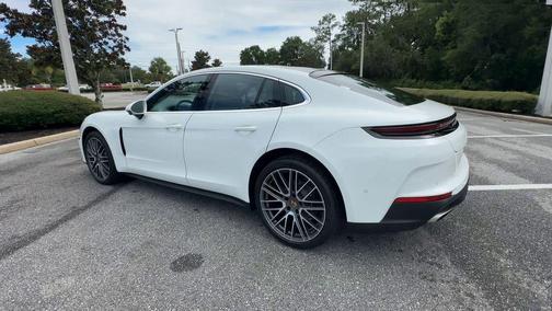 2025 Porsche Panamera 4