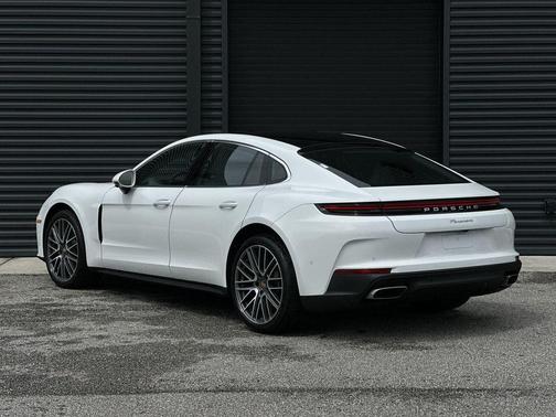 2025 Porsche Panamera 4
