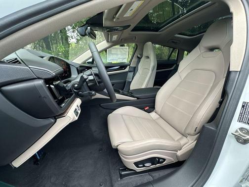 2025 Porsche Panamera 4