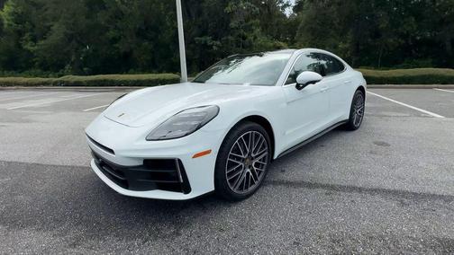 2025 Porsche Panamera 4