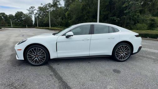2025 Porsche Panamera 4
