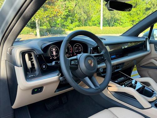 Dolomite 2026 Porsche Cayenne Cayenne