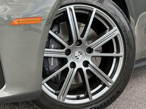 2026 Porsche Panamera 4