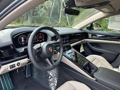 2026 Porsche Panamera 4