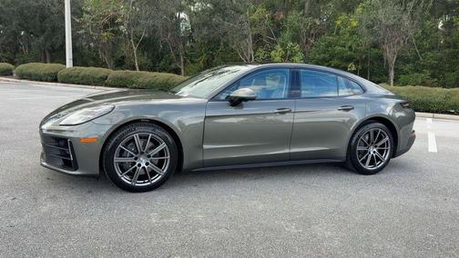 2026 Porsche Panamera 4