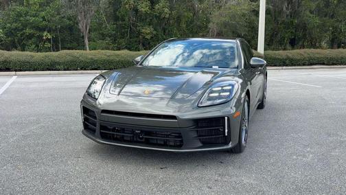 2026 Porsche Panamera 4