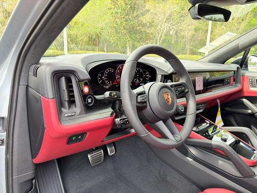 2026 Porsche Cayenne GTS