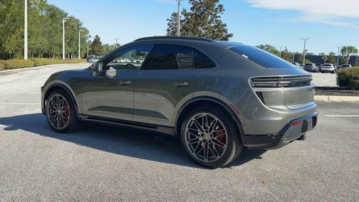 2025 Porsche Macan Turbo