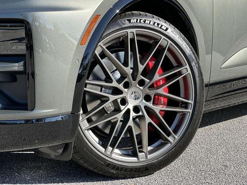 2025 Porsche Macan Turbo