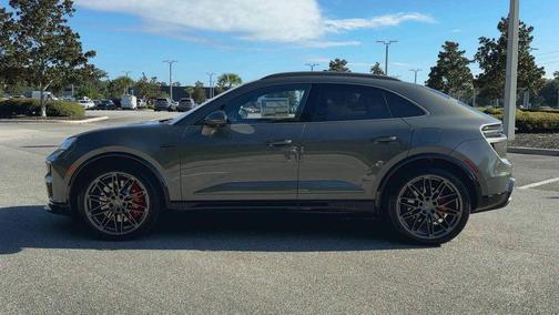 2025 Porsche Macan Turbo