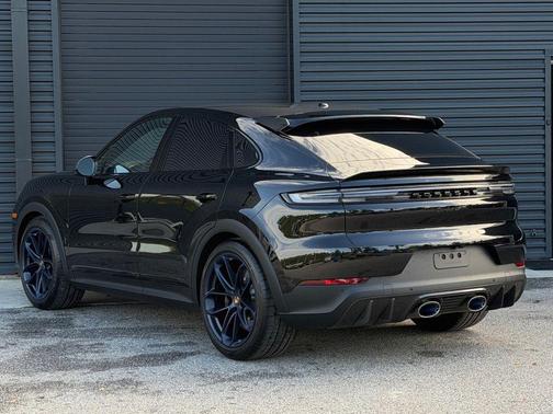 Chromite Black Metallic 2026 Porsche Cayenne Turbo GT