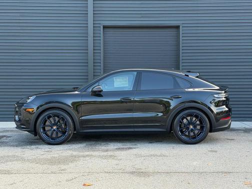 Chromite Black Metallic 2026 Porsche Cayenne Turbo GT