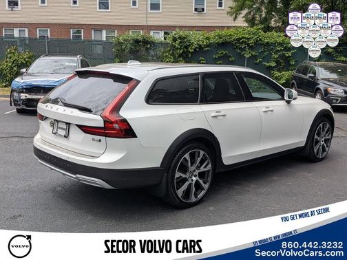 Crystal White Metallic 2025 Volvo V90 Cross Country Ultra