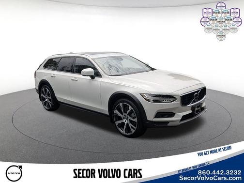 Crystal White Metallic 2025 Volvo V90 Cross Country Ultra