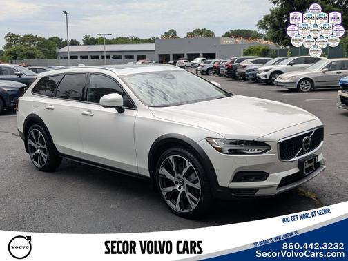Crystal White Metallic 2025 Volvo V90 Cross Country Ultra
