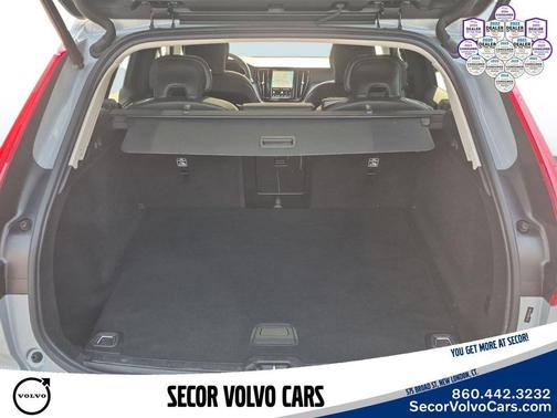 Vapour Gray Metallic 2024 Volvo XC60 Core Dark Theme