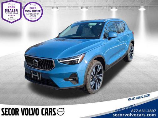 2025 Volvo XC40 B5 Ultra Bright Theme