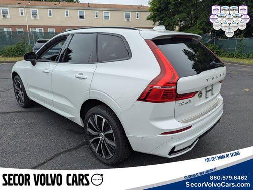 2023 Volvo XC60 Plus Dark Theme