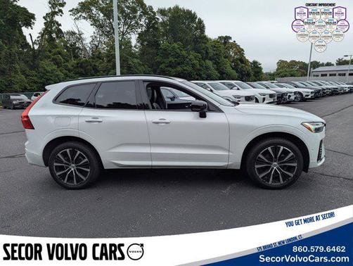 2023 Volvo XC60 Plus Dark Theme