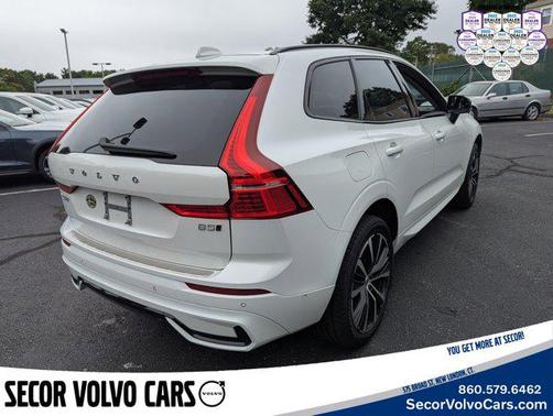 2023 Volvo XC60 Plus Dark Theme