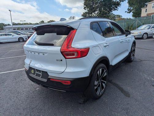 2025 Volvo XC40 B5 Ultra Dark Theme