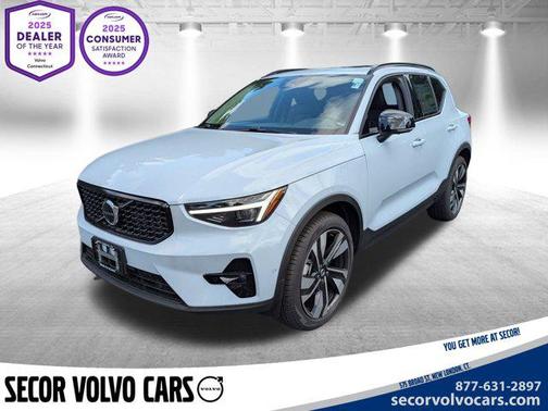 2025 Volvo XC40 B5 Ultra Dark Theme