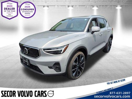 2025 Volvo XC40 B5 Ultra Bright Theme