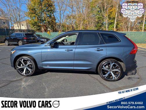 2023 Volvo XC60 Ultimate Dark Theme