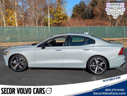 2024 Volvo S60 Plus Dark Theme