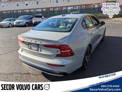 2024 Volvo S60 Plus Dark Theme