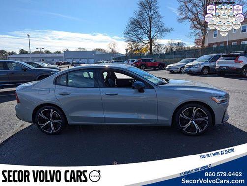 2024 Volvo S60 Plus Dark Theme