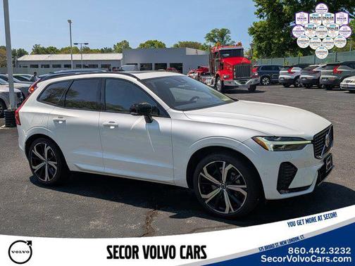 Crystal White Metallic 2023 Volvo XC60 Ultimate Dark Theme